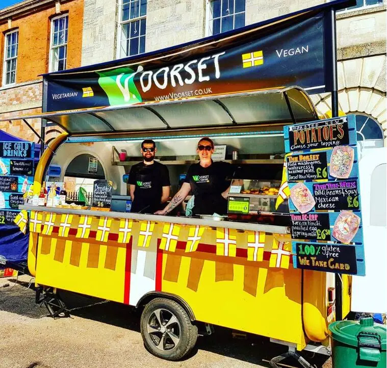 New 🚨🚨New 🚨🚨New China trailer exporter
Customized catering truck, fully equipped and ready to use
Equipped with silent generator and rooftop air conditioner
Can be transported to all states.
Feel free to contact us in the comments to get a quote