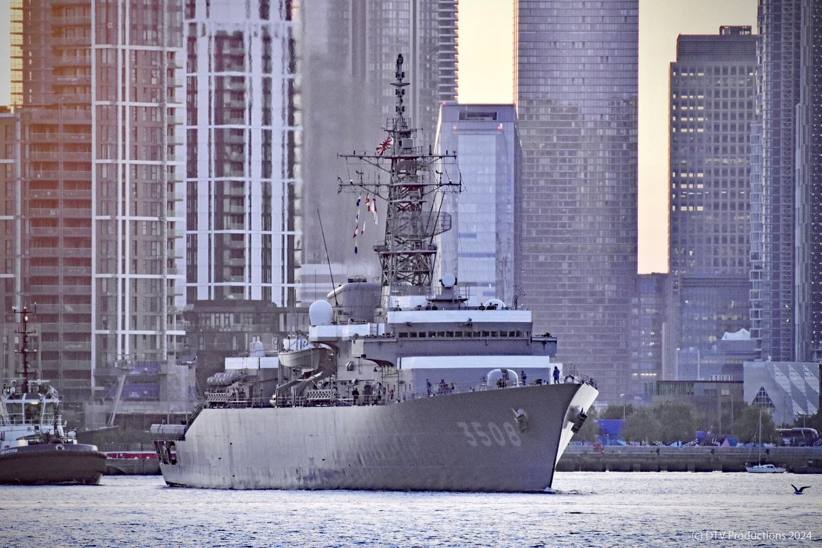 DtvPhotography's tweet photo. JS Kashima, training ship of the Japan Maritime Self Defence Force leaving London tonight through the Thames Barrier.
.
.
.
@news_shopper @bbclondon @skynews @kent_online #japanesenavy #warship #dtvproductions #river #riverthames #jmsdf @itvnews #japanesewarship @Channel4News https://t.co/WwHdNfWWlG
