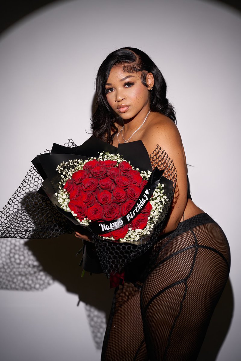 AshleyDolaBill's tweet photo. Joining the 30 &amp; up club 🌹🥂🥳 https://t.co/6vDTSJAowx