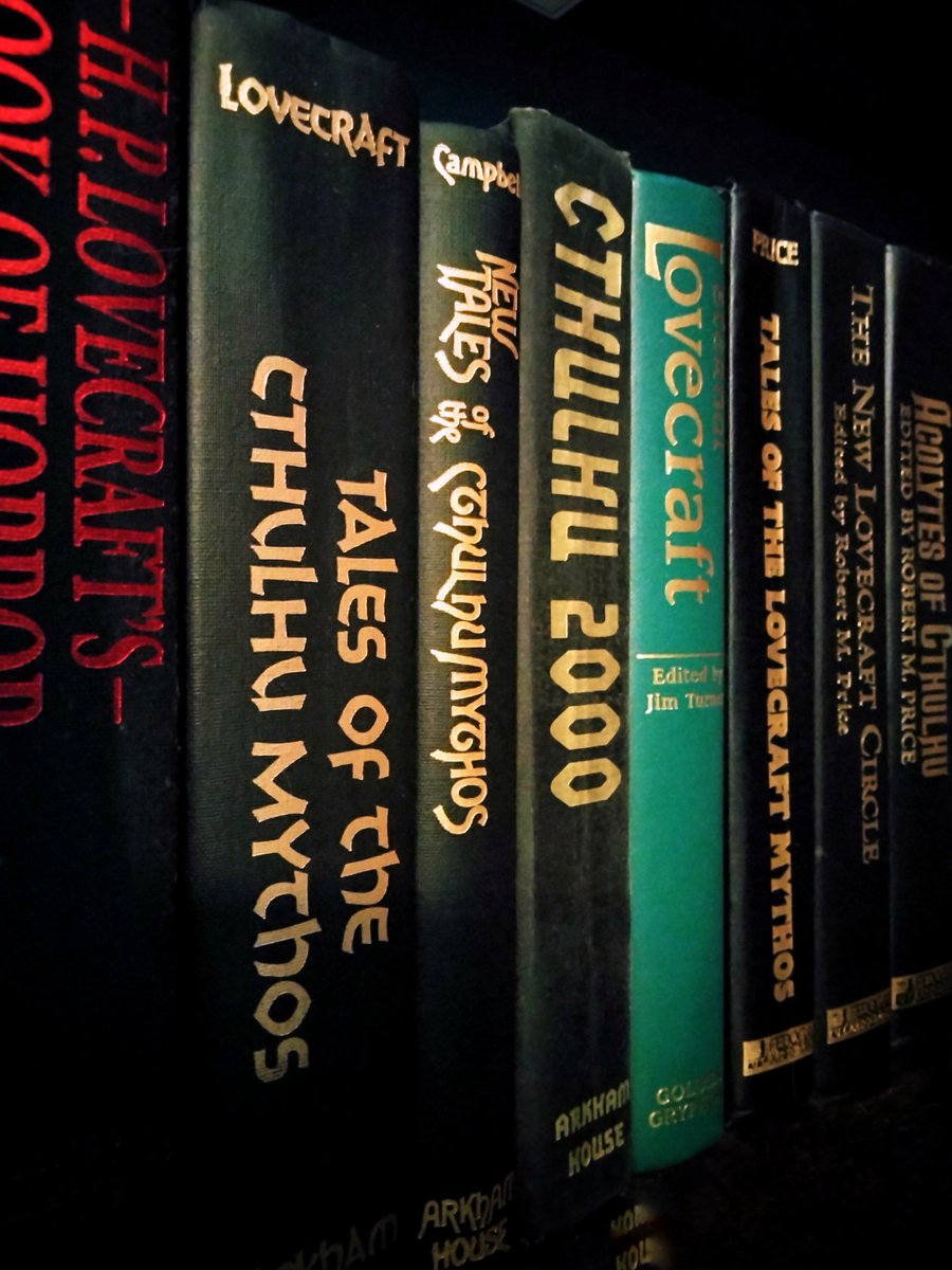 Weird_Friction's tweet image. "New Tales of the Cthulhu Mythos" edited by Ramsey Campbell, published by Arkham House in 1980. 
In 1969, Arkham House published "Tales of the Cthulhu Mythos", the first H.P. Lovecraft tribute anthology. This is the sequel anthology released about a decade later.
1/2