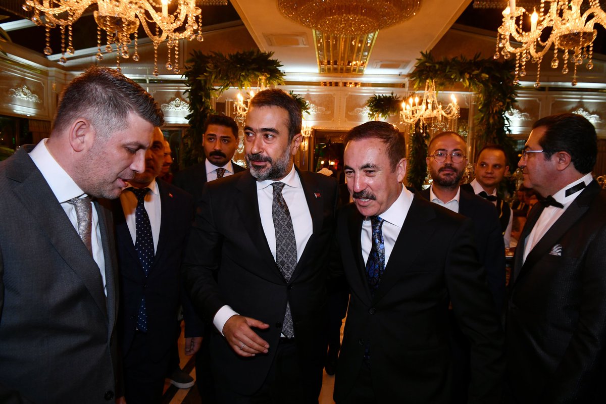 İl Başkanımız <a href="/hakanhanozcan/">Hakan Han ÖZCAN 🇹🇷</a>, Ankaralılar Derneği (AHİD) Genel Başkanı Hilmi Yaman'ın kıymetli oğlu Buğrahan ve Maide çiftinin düğün merasimine katıldı.

Çiftimize mutluluklar diler, Yaman ve Diri ailelerini tebrik ederiz.