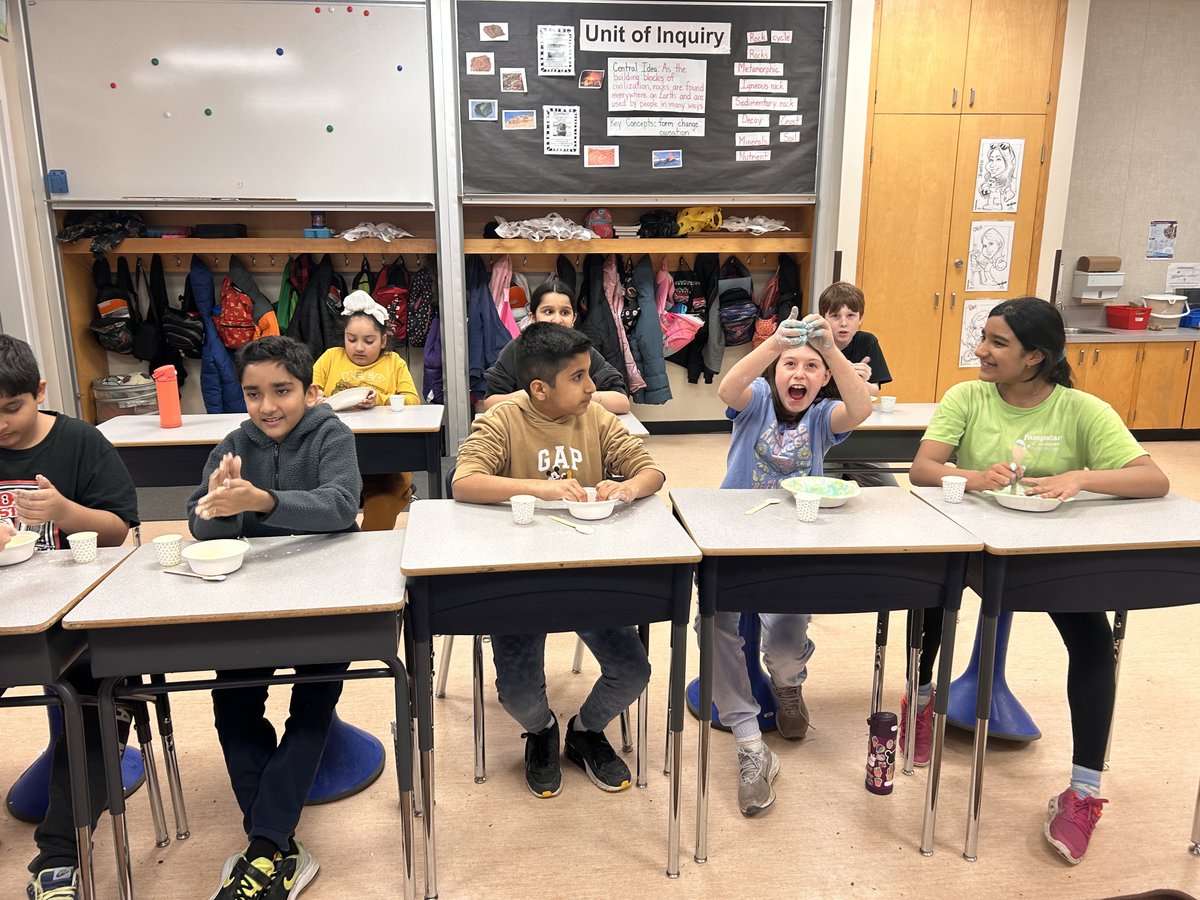 SCWIST's tweet image. Want to gain hands-on teaching experience? Volunteer to facilitate our STEM Explore workshops! We offer comprehensive training, all materials and support. Make a difference—apply today: scwist.ca/programs/ms-in… #STEMMentor #Volunteer