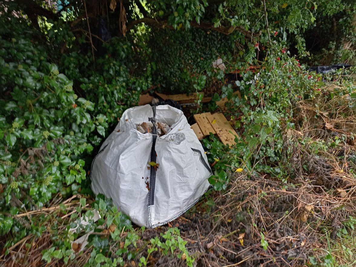 keepharrowtidy's tweet photo. Seven #flytips all by the same people. Why on earth they make it so bloody hard to clean up I will never know #KeepHarrowTidy #headstone #hatchend #litterpicking #litter #plasticwaste #keepbritaintidy #Harrow #rubbish #wealdstone #Harrowweald #flytipping #welcometoHarrow https://t.co/dbXqkr0Ctj