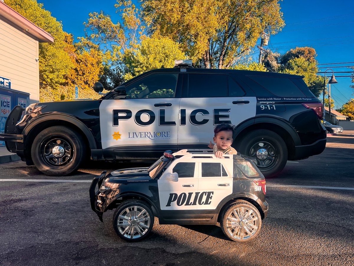 LivermorePolice's tweet photo. Howβs this for Motivation Monday? πͺ This is exactly why we do what we do!
Want to make a difference? #JoinLPD and become part of something bigger! Apply today at https://t.co/2TX4r72pj5 or reach out to our Recruitment Team at JoinLPD@livermoreca.gov for more info.
#LivermorePD #ServiceWithHonor #ProtectionWithPurpose #MotivationMonday #CareerWithImpact