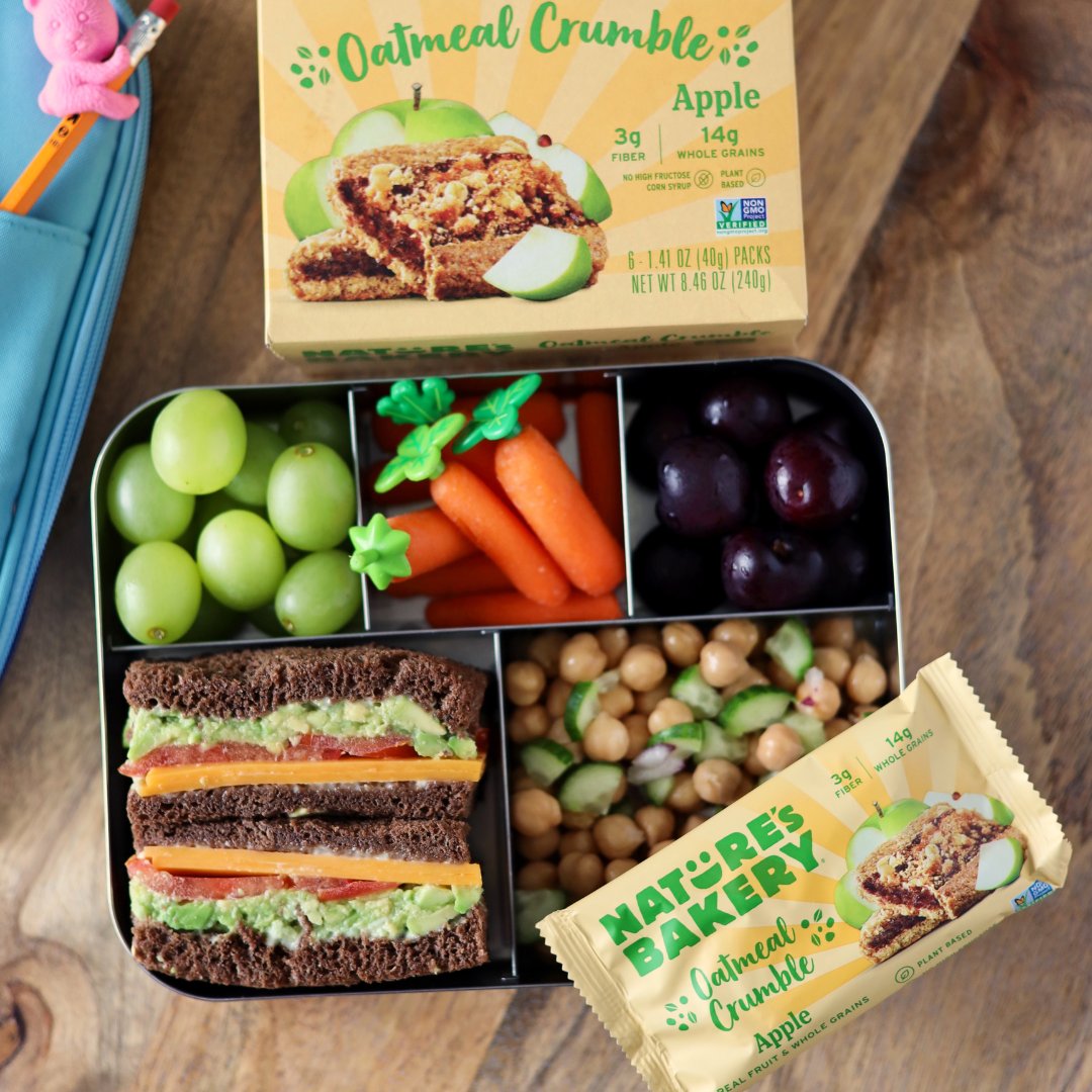 NaturesBakery's tweet image. Got a week full of lunches to plan? Here’s some inspo for your feed! 🥪🥕🍇

Our Oatmeal Crumble is the perfect snack to pack whether it’s for you or your little ones. 😋 Available in two delicious flavors, shop this #plantbased, #dairyfree and #nutfree snack!