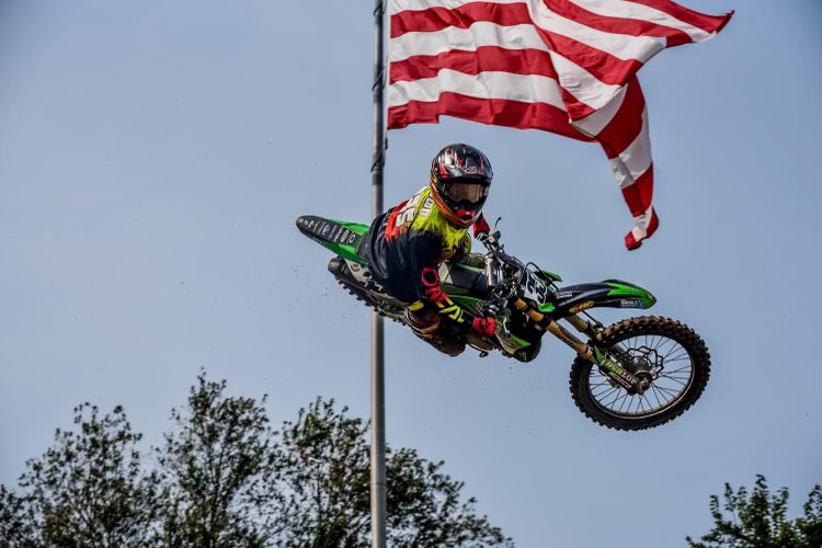 joeycrown355's tweet photo. Decided to line up Sunday @RedBudmx for my first gate drop in 3 years and I got quickly reminded what arm pump is ๐. I had some fun battles and came away with p-2 in Open A and p-3 in 25 plus. #kx450 #jcriderdevelopment https://t.co/zbYCpSmVzt