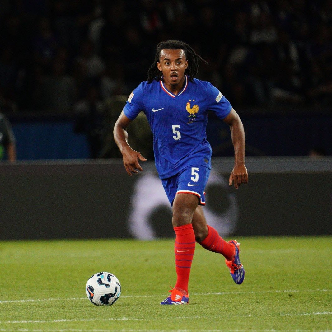 Scipionista's tweet photo. Un Jérémy Doku encore muselé ce soir, bonne journée au boulot pour notre Julio national

Quel plaisir infini de le voir s'installer et s'affirmer un peu plus à chaque match comme l'un des patrons des Bleus. https://t.co/woaSK58Ivx
