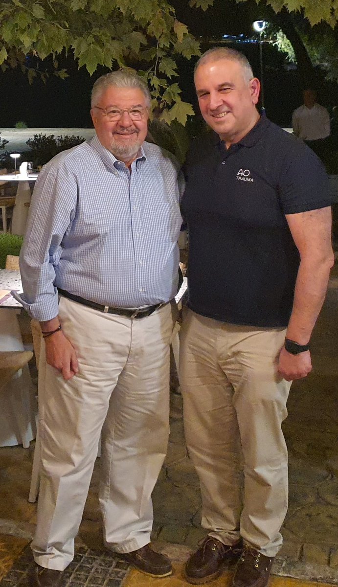 Με τον καλό φίλο Μαρίνη Πιρπιρή, που είναι διακεκριμένος ορθοπεδικός στη Μελβούρνη και  Πρόεδρος των ομογενών γιατρών της Αυστραλίας.Τα 3 τελευταία χρόνια συνεργαζόμαστε στενά, προσωπικά, για το πολύ επιτυχημένο Παγκόσμιο Πανομογενειακό Ιατρικό συνέδριο σε συνεργασία με ,το ΑΠΘ.