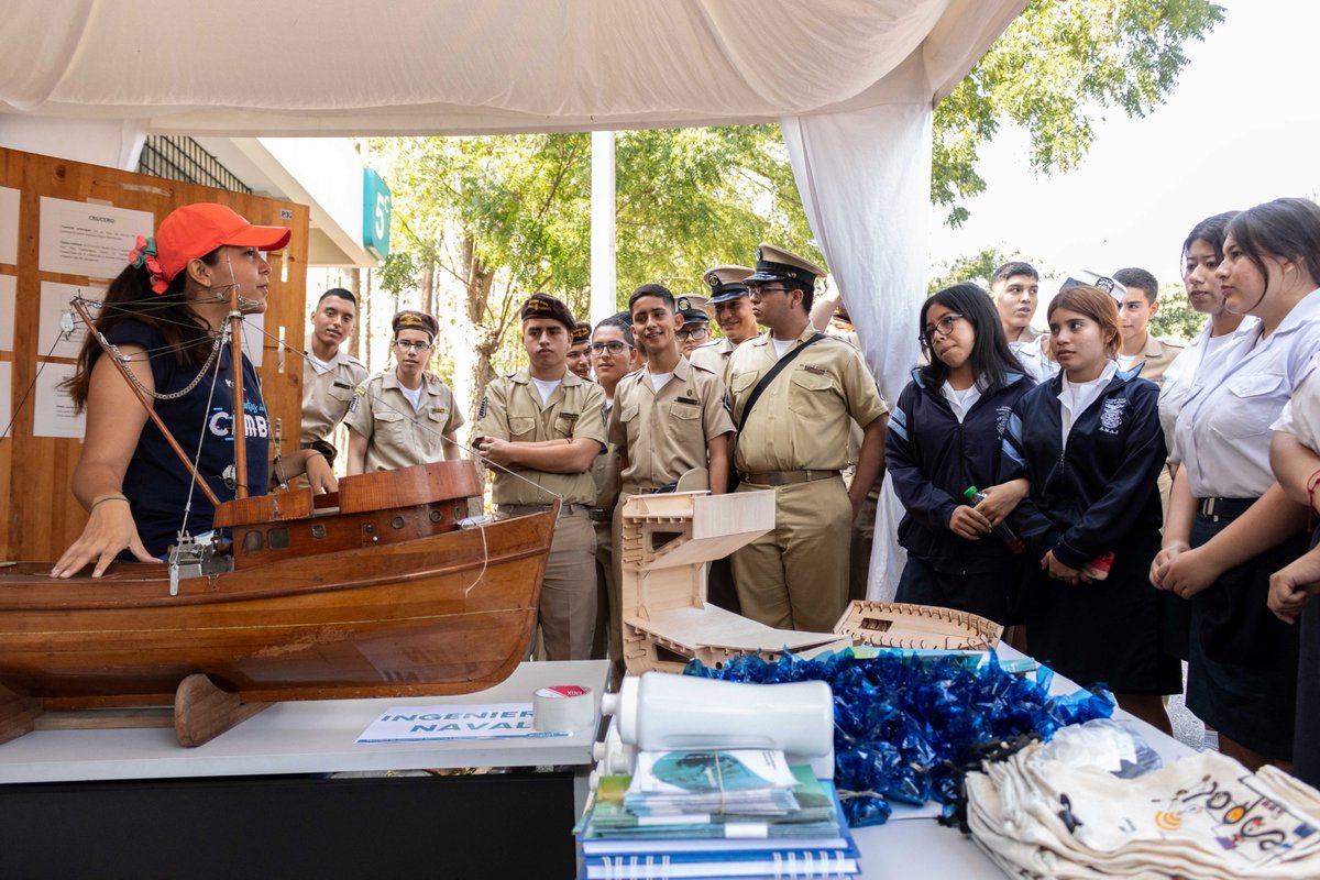 ¡Fue todo un éxito! Nuestra Casa Abierta Vive ESPOL permitió que cerca de 3 000 estudiantes de 30 colegios de Guayaquil conozcan la oferta académica politécnica. Recorridos por laboratorios, salones, stands y actividades interactivas, sirvieron para emocionar a los jóvenes que