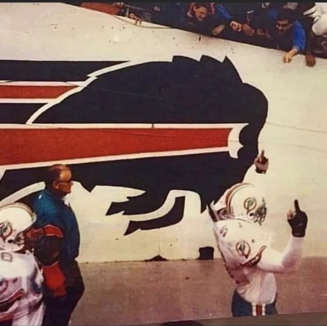 FinsPhanatics's tweet photo. Picture worth a thousand words. 

Bills week🖕🏼 #GoFins https://t.co/n1GtsllDZh