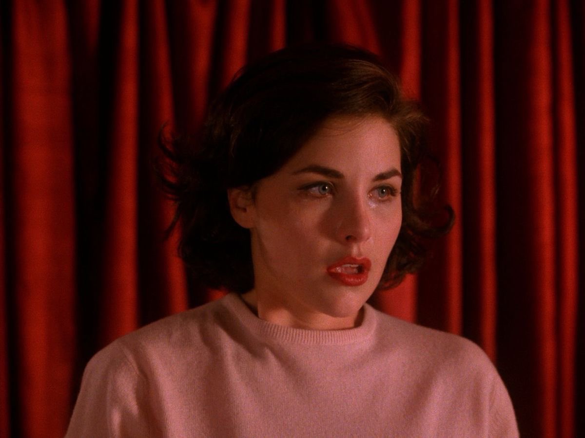 bowiezfr's tweet photo. Most beautiful anyone has ever looked on screen is every time sherilyn fenn was on screen in twin peaks https://t.co/5P0yC6eVuH