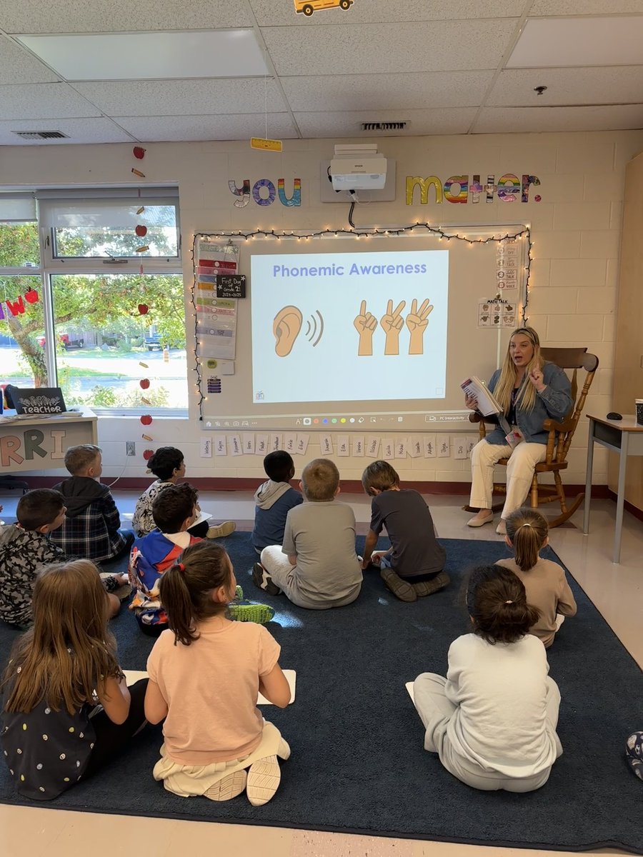 MsBurriOCSB's tweet image. Our first @UFLiteracy lesson of the 2024/2025 school year! 🤩 Students blew me away this morning with their participation and engagement reviewing lesson 35a.📚Way to go, @StClareOCSB ✨stars✨ #OcsbLiteracy