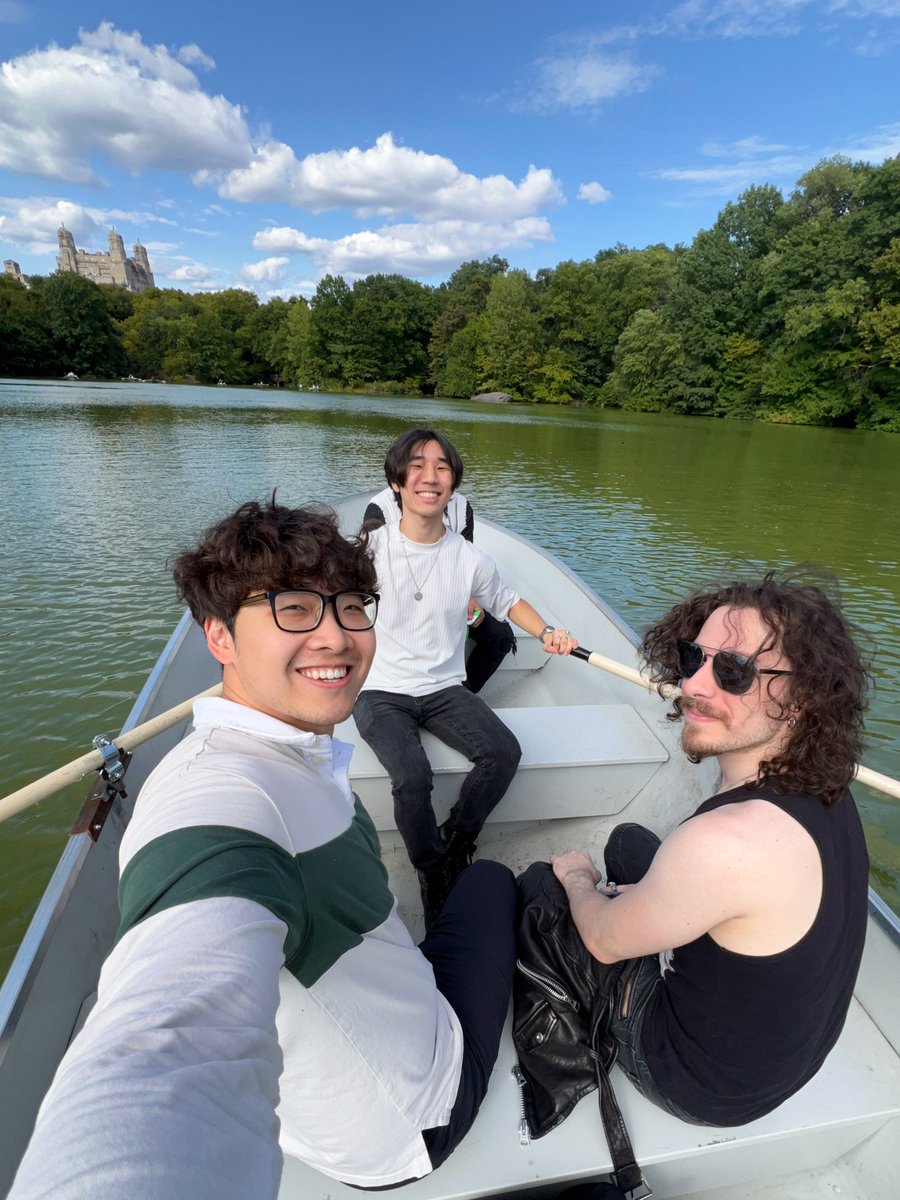 Rowing the same boat, boys! ⛵️