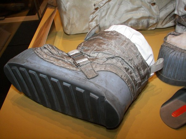 krekelstein3's tweet photo. @TheFlatEartherr Yes, easy, found this within one minute using Google!
C'mon man, this one has been debunked many times already! #overshoes https://t.co/xpMgw9VJL6