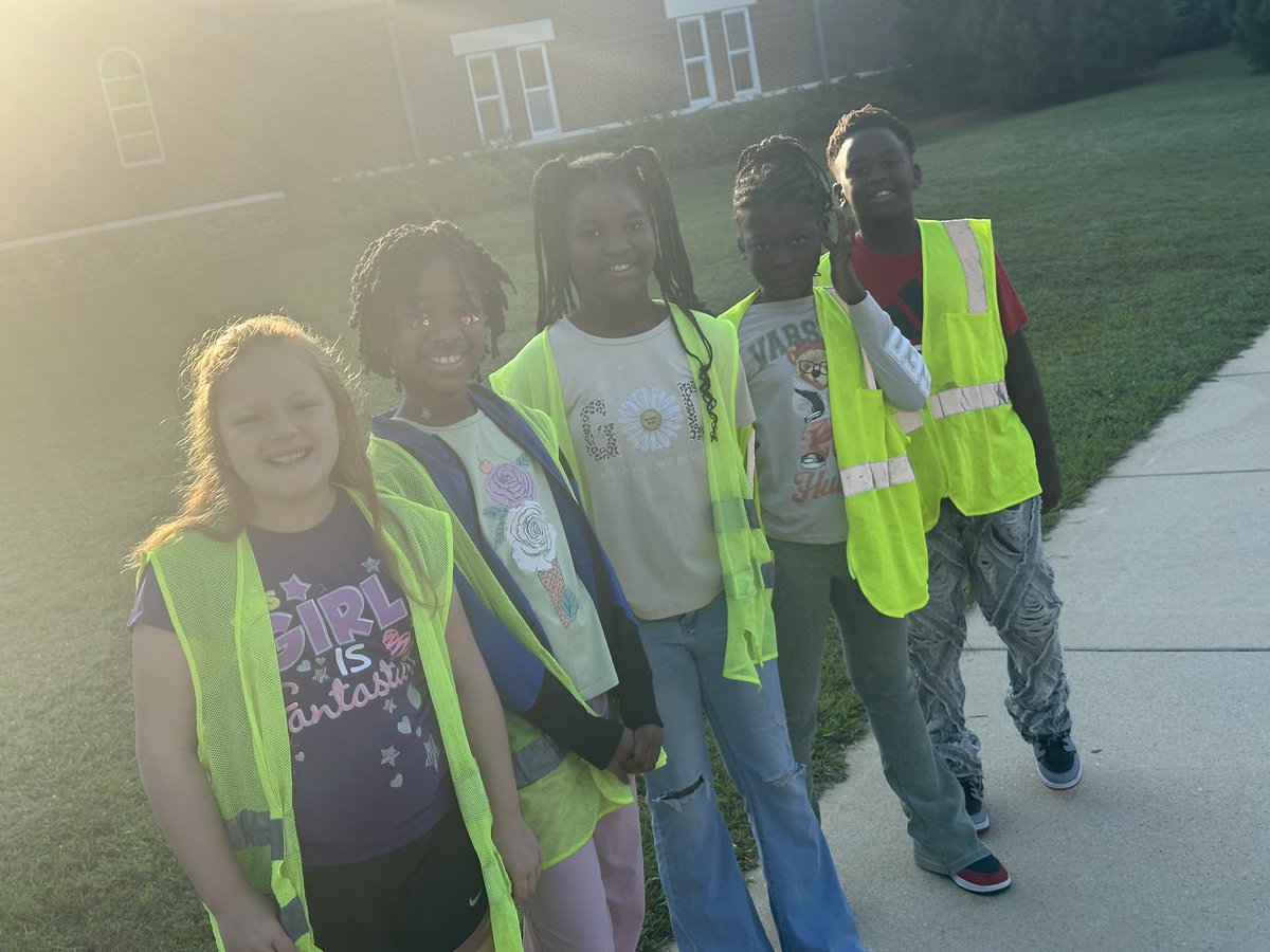 Minor Community School (@minor_community) on Twitter photo Shoutout to our Safety Patrol for working hard! ๐ฆบ๐๐ #PawsUP <a href="/JEFCOED/">Jefferson County Schools</a> Shoutout to our Safety Patrol for working hard! ๐ฆบ๐๐ #PawsUP <a href="/JEFCOED/">Jefferson County Schools</a>