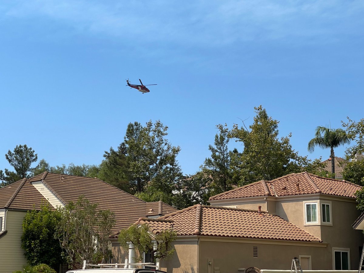 vs4as's tweet photo. Helicopters flying over on way to draw water. Huge thanks to them!! #OCFire #airportfire #TrabucoCanyon https://t.co/HiSBsQnHmS