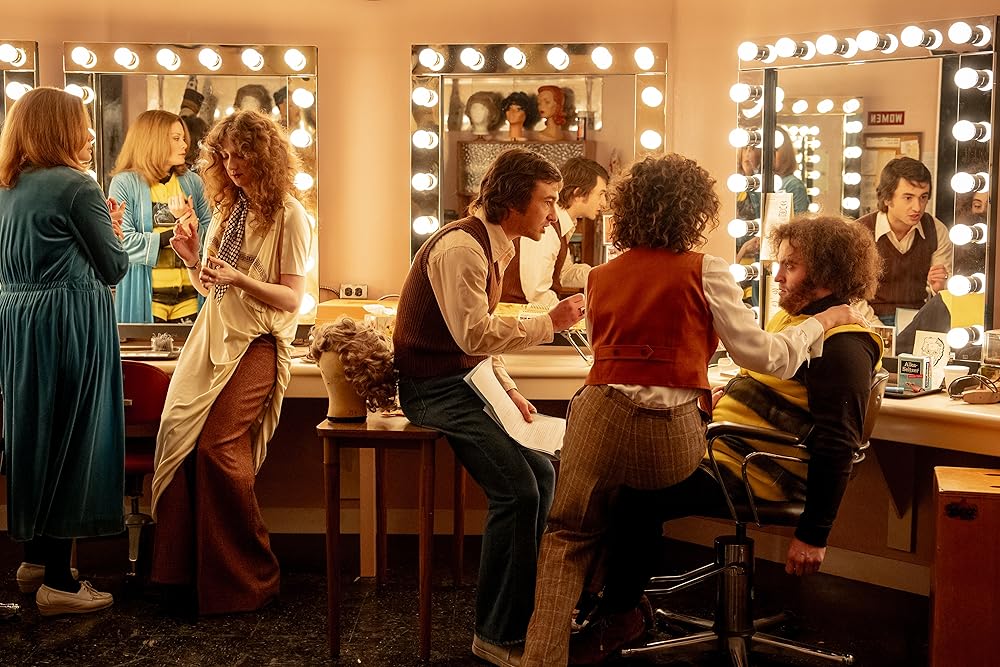 TheNitrateReel's tweet image. SATURDAY NIGHT is very much in competition for my favorite screenplay of the year. It's 109 minutes of never-ending anxiety, where everything is constantly going wrong. It's also beyond hilarious in thanks to the phenomenal cast, especially Gabriel LaBelle.
#TIFF2024