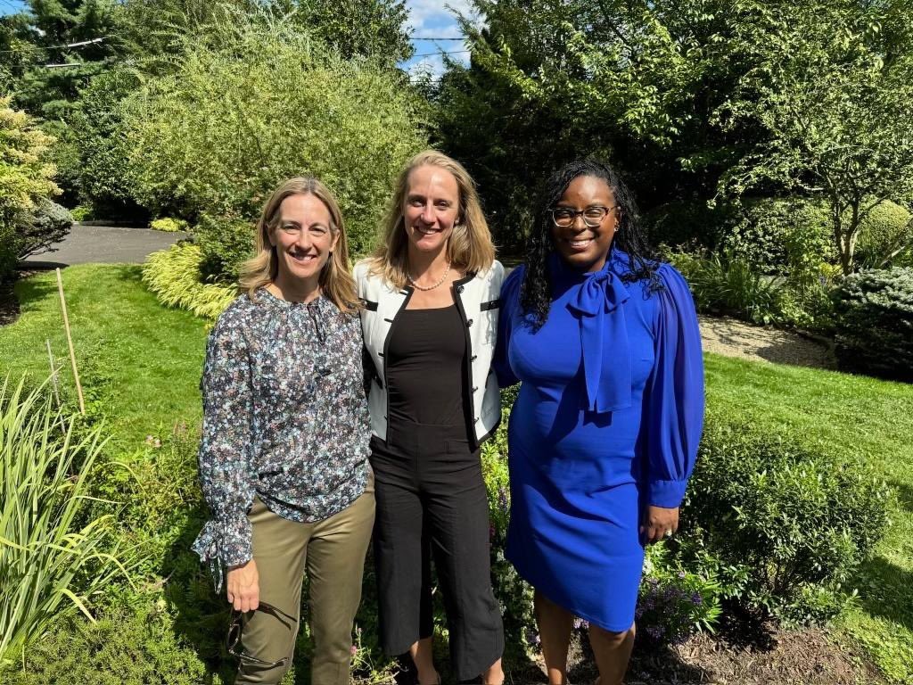 suealtman's tweet image. The next blue wave is headed for NJ7 🌊🌊 we're so grateful to have amazing grassroots organizations like @BlueWave_NJ fighting on our side. 

It was an honor to stand alongside @MikieSherrill, @LamonicaMciver, @JoeSalernoNJ, @andykimNJ and all the incredible Democrats helping us