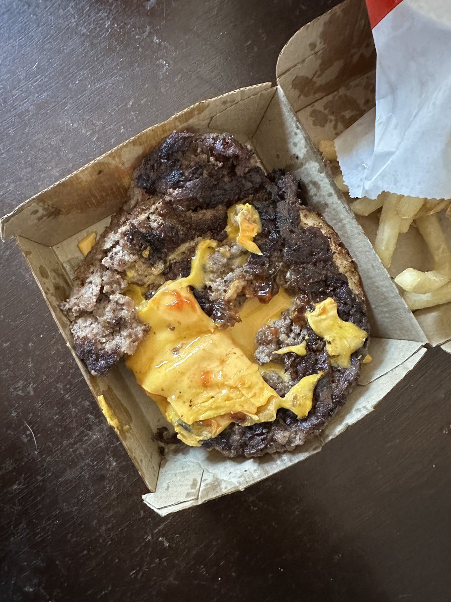 vcmonk's tweet photo. @McDonalds is this really how you guys are serving burgers now…WTF this is ridiculous. And you are paying someone $20.00 an hour to serve THIS? https://t.co/TuVeXEhhcj