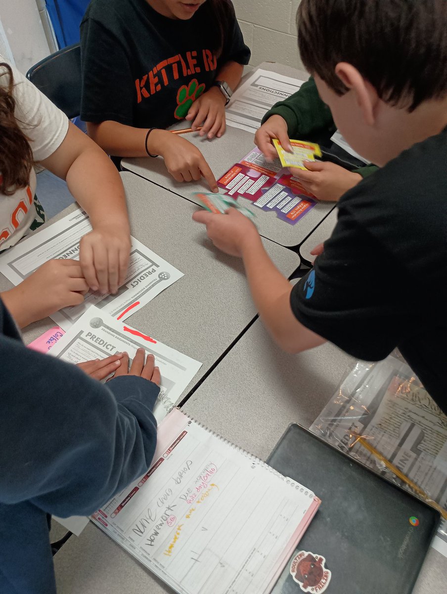 ChroniclesMommy's tweet photo. 6 groups of 4 
Each group examines and predicts info on their doc. One member from each group makes a new group of 6. Make connections with all 6 docs. Flip it over to see that 6 separate docs created one US Constitution. 
@AMSWildcats #civics #Amazing https://t.co/NpXRFJnHfs