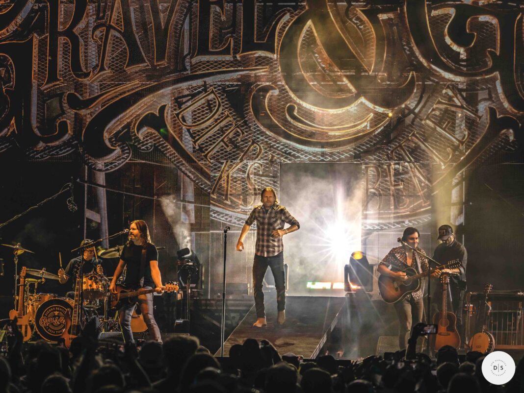 Dierks Bentley GRAVEL &amp; GOLD Tour at the new Ford Amphitheater in Colorado Springs on 8.30.2024 denverentertainmenthub.com/2024/09/09/die… via <a href="/HubDenver/">Denver Entertainment Hub</a> <a href="/DierksBentley/">Dierks Bentley</a> <a href="/ChaseRiceMusic/">Chase Rice</a> #fordamphitheater <a href="/DebSchaeferPics/">deb schaefer</a> 
Photo Credit: Deb Schaefer