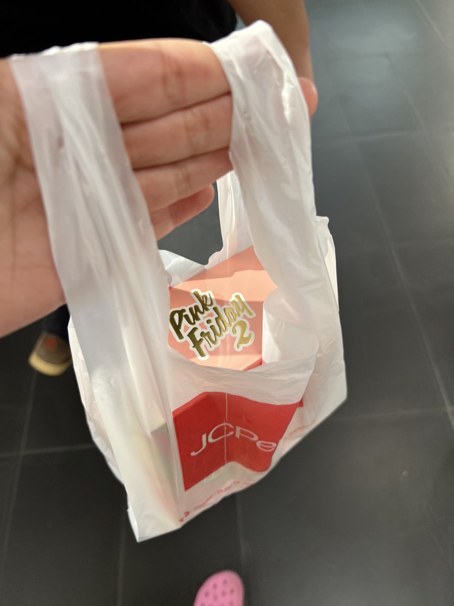 ccashmaraj's tweet image. Look what my man got me today 😩😩 he smelt it and said oh yeah I’m getting that for you. NICKI WAS NOT LYINGGGGG the men love it😭🩷😩 #PinkFriday2Perfume #GagCityReloaded @NICKIMINAJ #GagCityDC