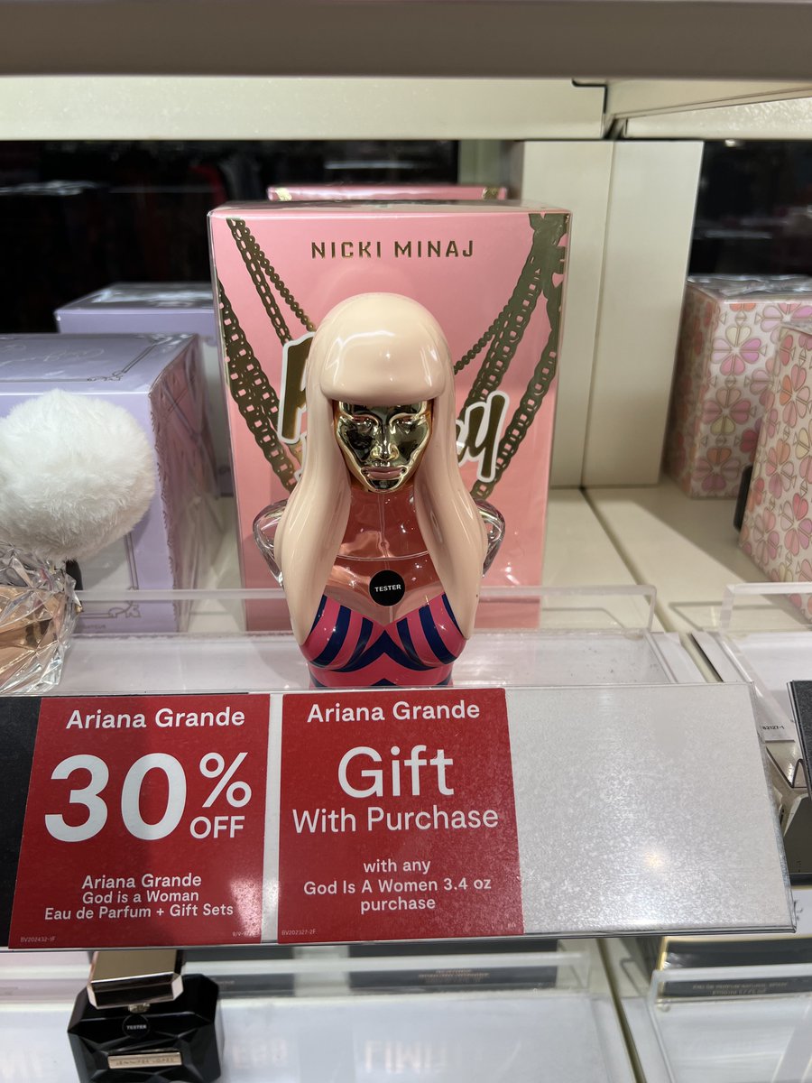 ccashmaraj's tweet image. Look what my man got me today 😩😩 he smelt it and said oh yeah I’m getting that for you. NICKI WAS NOT LYINGGGGG the men love it😭🩷😩 #PinkFriday2Perfume #GagCityReloaded @NICKIMINAJ #GagCityDC