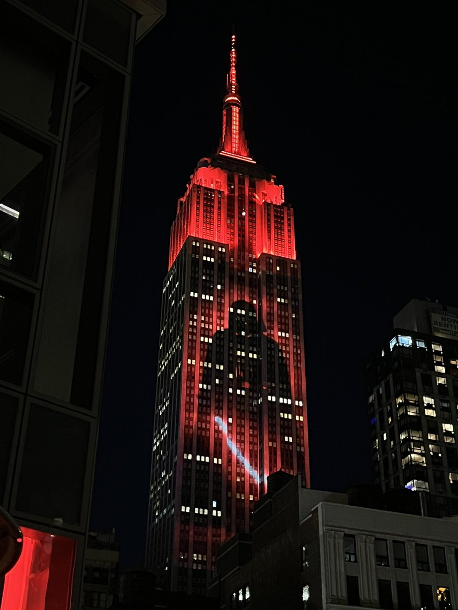 CinemaBurst's tweet photo. The Empire State Building posts a tribute to James Earl Jones. https://t.co/zefXAS7Vtn