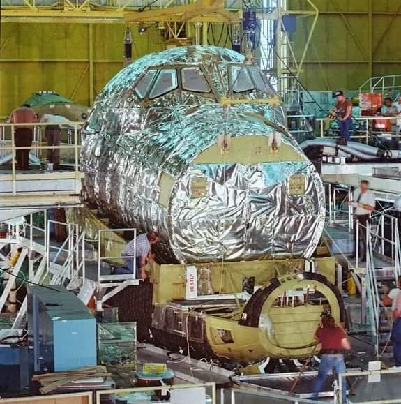 AstroPnoy's tweet photo. April 12, 1984: The crew module for Atlantis is attached to her lower forward fuselage.
📷: NASA
#BackInTheDay #NASAPhotos #OV104 https://t.co/XJncC6fl0k