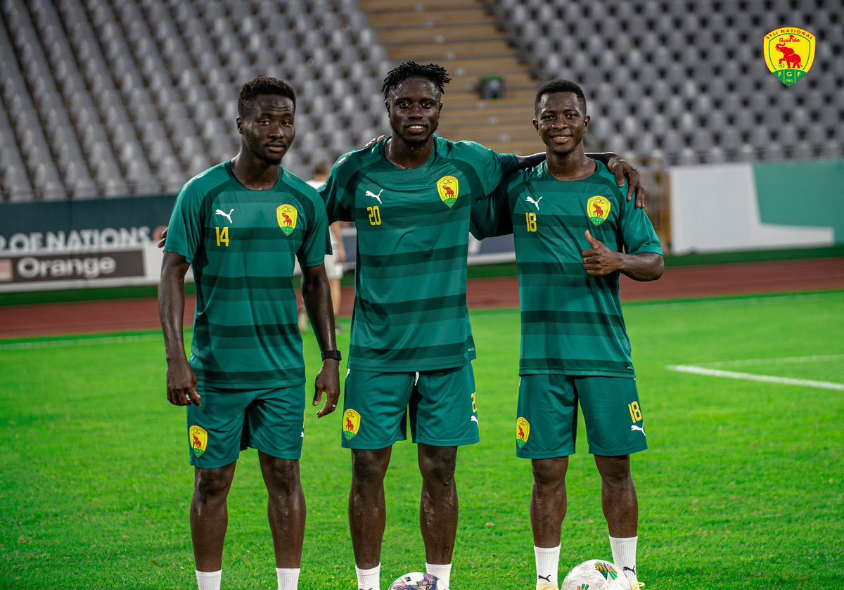 fgfofficiel's tweet photo. Dernier jour de préparation pour l’équipe du Syli national avant le match Guinée-Tanzanie. 
Une séance d’entraînement technique et tactique à huit clos dans ce stade que les joueurs ayant participés à la dernière CAN connaisse bien !

#sylinationaldeguinée #FGF #GbinGbinSo #sylinational