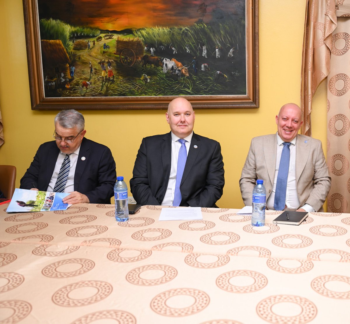 FAOHaiti's tweet photo. Le Directeur des urgences de la @FAO, @reinpaulsen, le Coordinateur sous régional de la @FAOMesoamerica, @AdoniramSanches , et le Représentant de la @FAOHaiti , @pierre_vauthier ont confirmé l’appui de la @FAO aux priorités stratégiques du gouvernement 🇭🇹.

@PrimatureHT https://t.co/7LXeLxMaaj