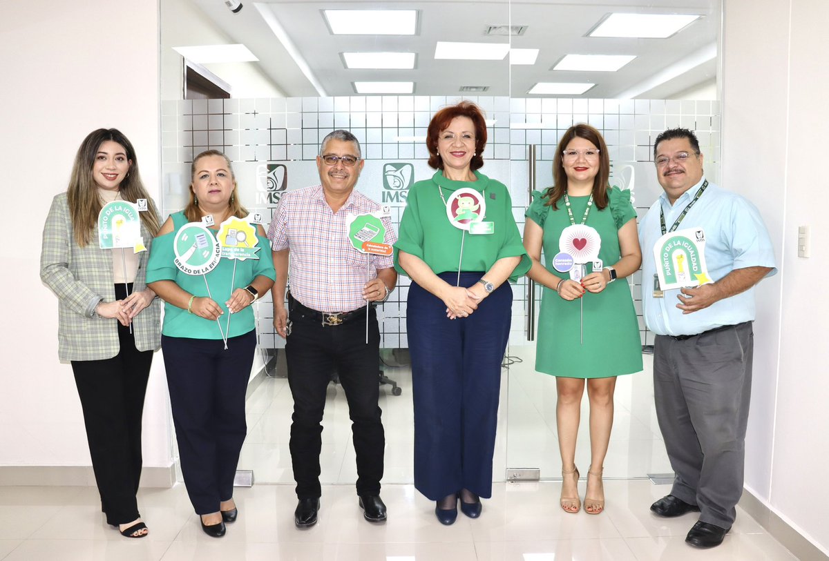 IMSSSONORA's tweet photo. El día 9 de cada mes se promueve en #IMSSSonora el Día Verde por la Integridad. La titular, Dra. María del Lourdes Díaz Espinosa, y personal de unidades médicas y administrativas, portan prenda de ese color para promover valores como la transparencia e igualdad #IntegridadIMSS https://t.co/p8D8sRtpJv