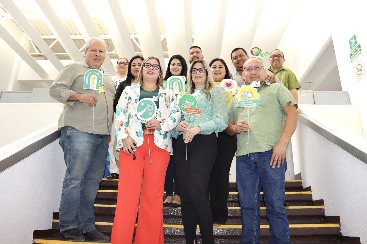 IMSSSONORA's tweet photo. El día 9 de cada mes se promueve en #IMSSSonora el Día Verde por la Integridad. La titular, Dra. María del Lourdes Díaz Espinosa, y personal de unidades médicas y administrativas, portan prenda de ese color para promover valores como la transparencia e igualdad #IntegridadIMSS https://t.co/p8D8sRtpJv