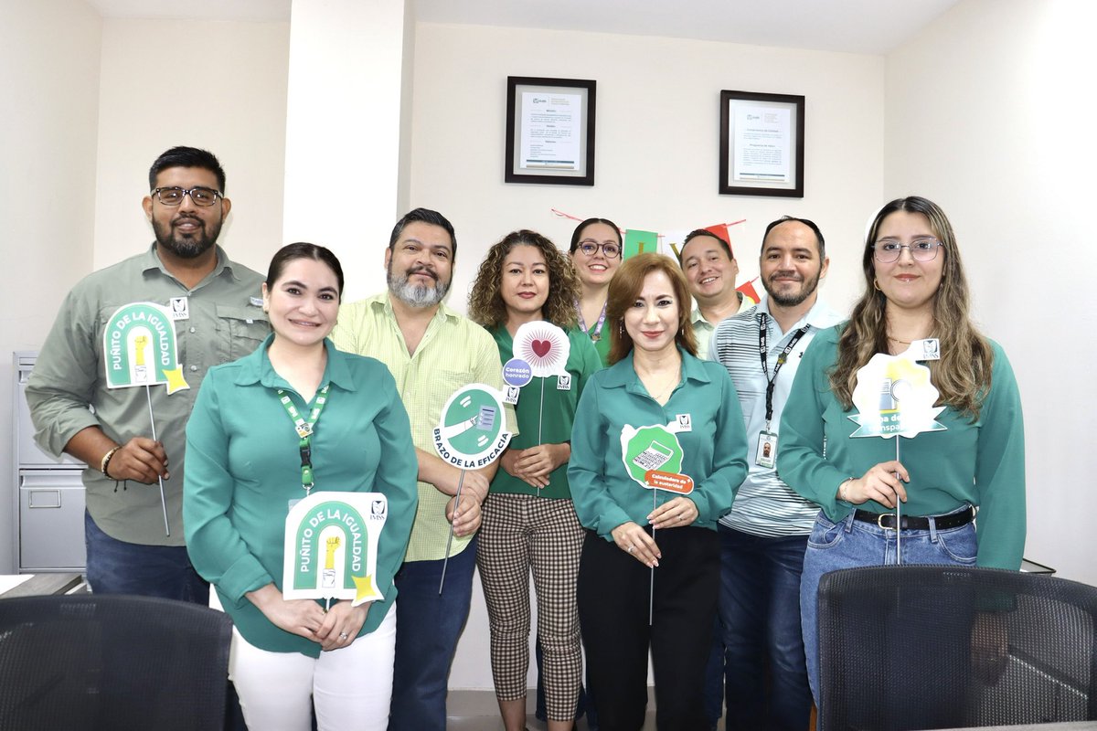 IMSSSONORA's tweet photo. El día 9 de cada mes se promueve en #IMSSSonora el Día Verde por la Integridad. La titular, Dra. María del Lourdes Díaz Espinosa, y personal de unidades médicas y administrativas, portan prenda de ese color para promover valores como la transparencia e igualdad #IntegridadIMSS https://t.co/p8D8sRtpJv
