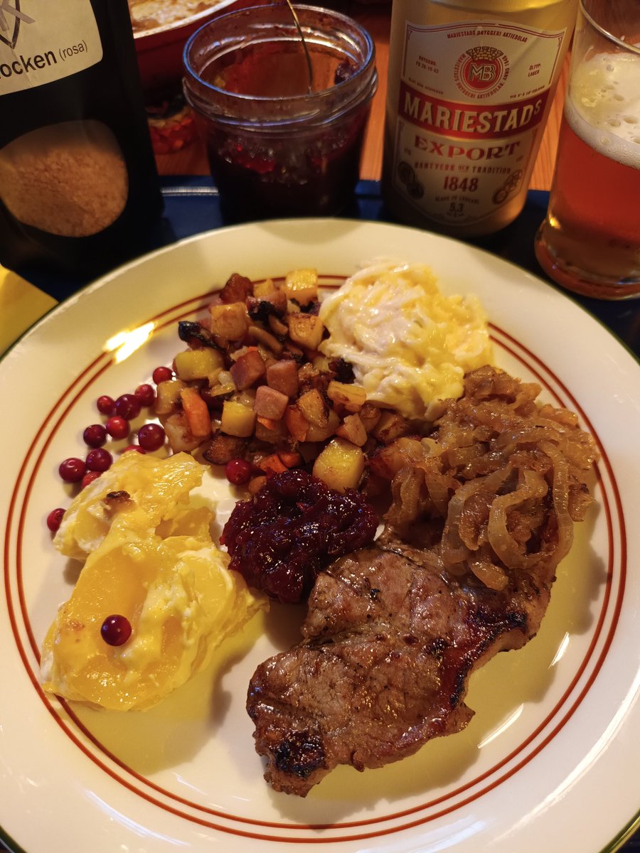 kristallnaach's tweet photo. Gegrillt..#Lingonsylt selbstgemacht..
😋 Dazu diese zarten rosa #Salzflocken
🧂#FingerSalz von @KauftKoerrie 👩🍳
🧹#Hexenküche 🧙♀️#frischgekocht 😇
#Schweden 🇸🇪 #Värmland #Grill
#Alleinlage 🦌 #Elchenländle24 https://t.co/nqEnCx92Zh