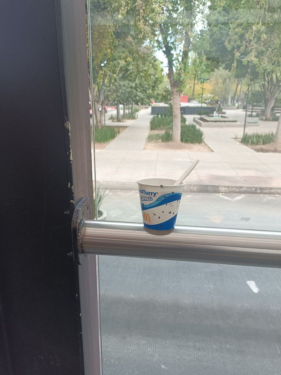 Lleva tu basura contigo, recuerda que #Metrobús es un transporte público 🚍🫵🏻