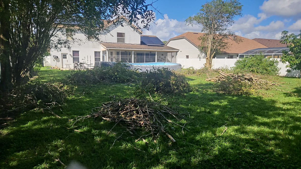 4greenplanet's tweet photo. 🌿 Another Successful Yard Waste Cleanup! 🌿

 Whether it’s piles of leaves, overgrown branches, or grass clippings, 4 Green Planet Junk Removal is here to take care of it all while ensuring responsible disposal. 🌍♻️

Read more: https://t.co/8brGybX8xi https://t.co/Z1Cciz78TS