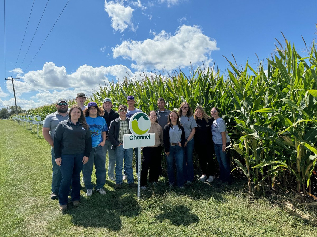 IVCCEagles's tweet photo. Budding agriculturalists and agriculture veterans gathered Friday for the annual #IVCC Ag and Illinois Extension Fall Field Day, where they heard about the latest advances in cultivation and crop and soil health. Learn how you can grow with IVCC Ag at https://t.co/uQM1Fb1Y0E https://t.co/K6cR3JUqFR