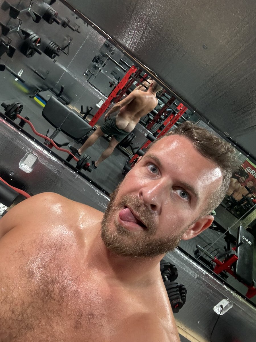Leg day <a href="/TheGymOrl/">@RioAndJack’s #Gym</a>!

Grow booty, grow! 🍑 💪🏻 🦵🏻