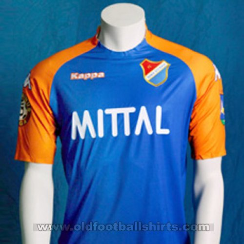 jakodesigns's tweet photo. FC Baník Ostrava - Macron - home

experimenting with combining elements of past shirts: the red stripe (1999-00) and orange sleeves (2006-08) to create something odd and unique https://t.co/js5uqJizrF