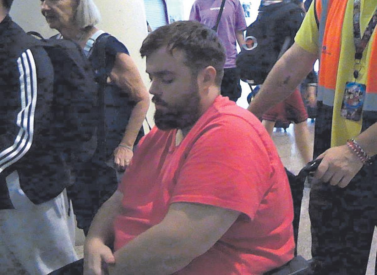 follaculosreal's tweet image. *saco medio poyo en el baño de shoko*

ibai: *me da una colleja* eh loko pintate una por mi raza

*me lo quita y se lo guele el solo*

(al rato..)

ibai: chacho voy to jamao... *chasquidos* guardias!! sacadme de este cuchitril de mileuristas ya!!