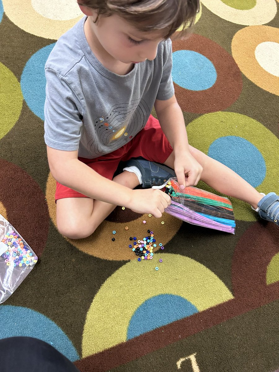 Room 7 had some fun exploring and working on our fine motor skills today in writing! <a href="/BrentwoodMESE/">Brentwood Magnet Elementary School of Engineering</a>