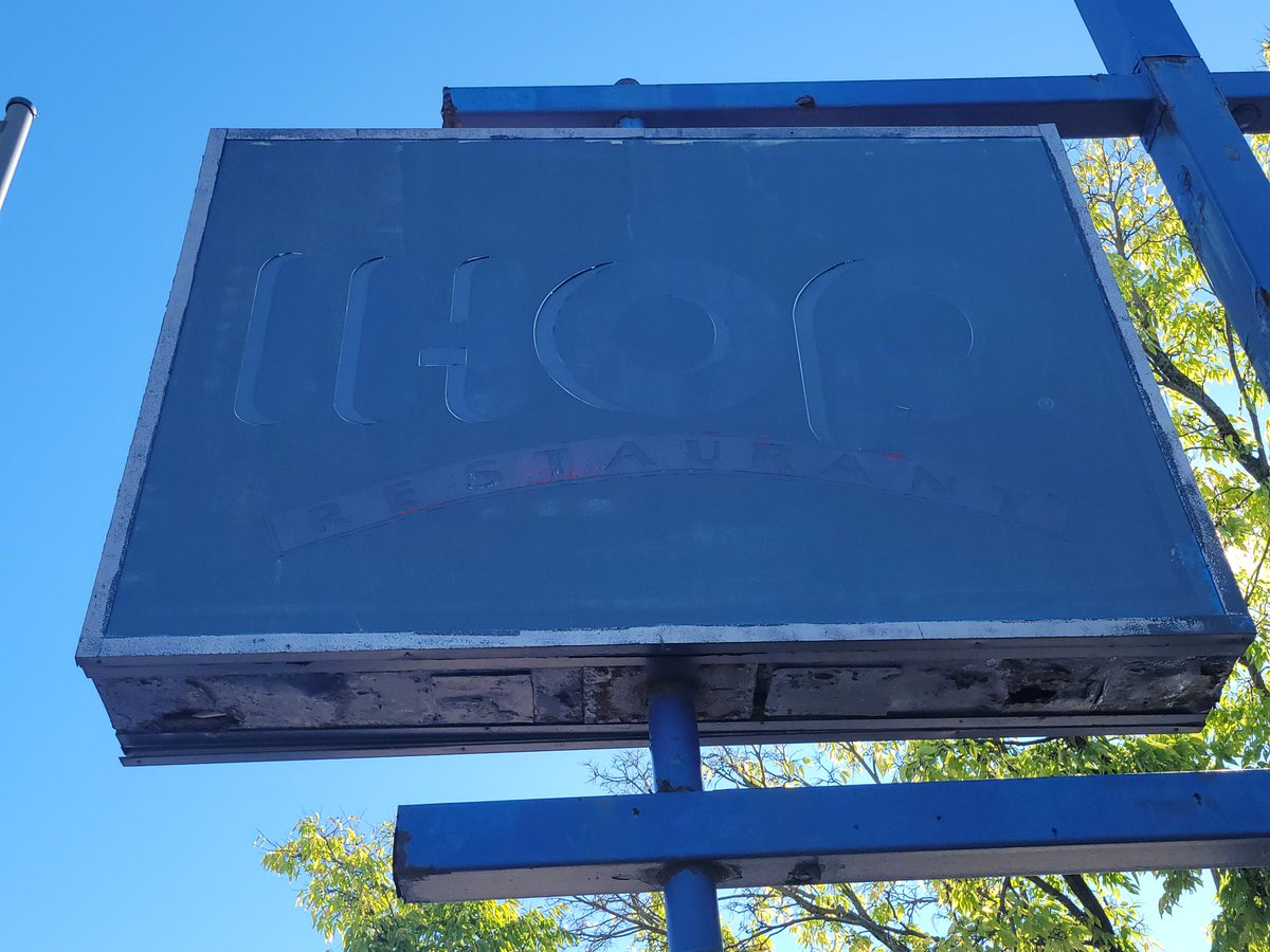 InsideEdge's tweet image. I call it The Great IHOP Standoff -- Recalling the time my refusal to go along with a restaurant manager's moronic `security' step prompted a swarm of police officers to swoop in.

open.substack.com/pub/theinsidee…