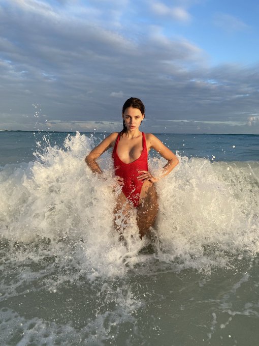 Me or Iphone 16 ? https://t.co/m9ipzVZPdI