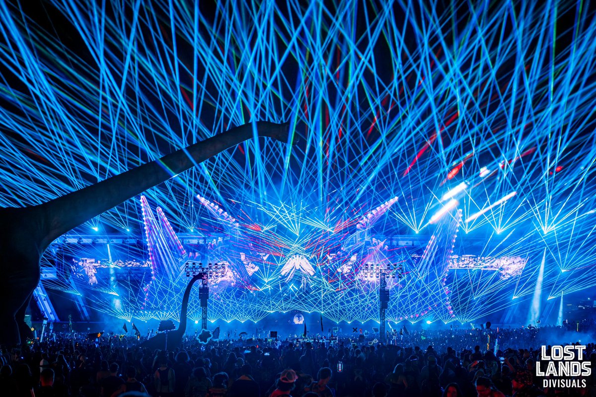 Lost in a sea of lasers! 🦕