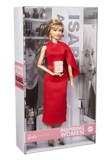 Cuando <a href="/Mattel/">MATTEL</a> presenta, dentro de sus serie mujeres inspiradoras, a la primera chilena... #IsabelAllende y tuvieron el detalle de incluir a su querida mascota Perla y una copia en miniatura de ‘La casa de los espíritus’, su primera novela y best seller internacional.