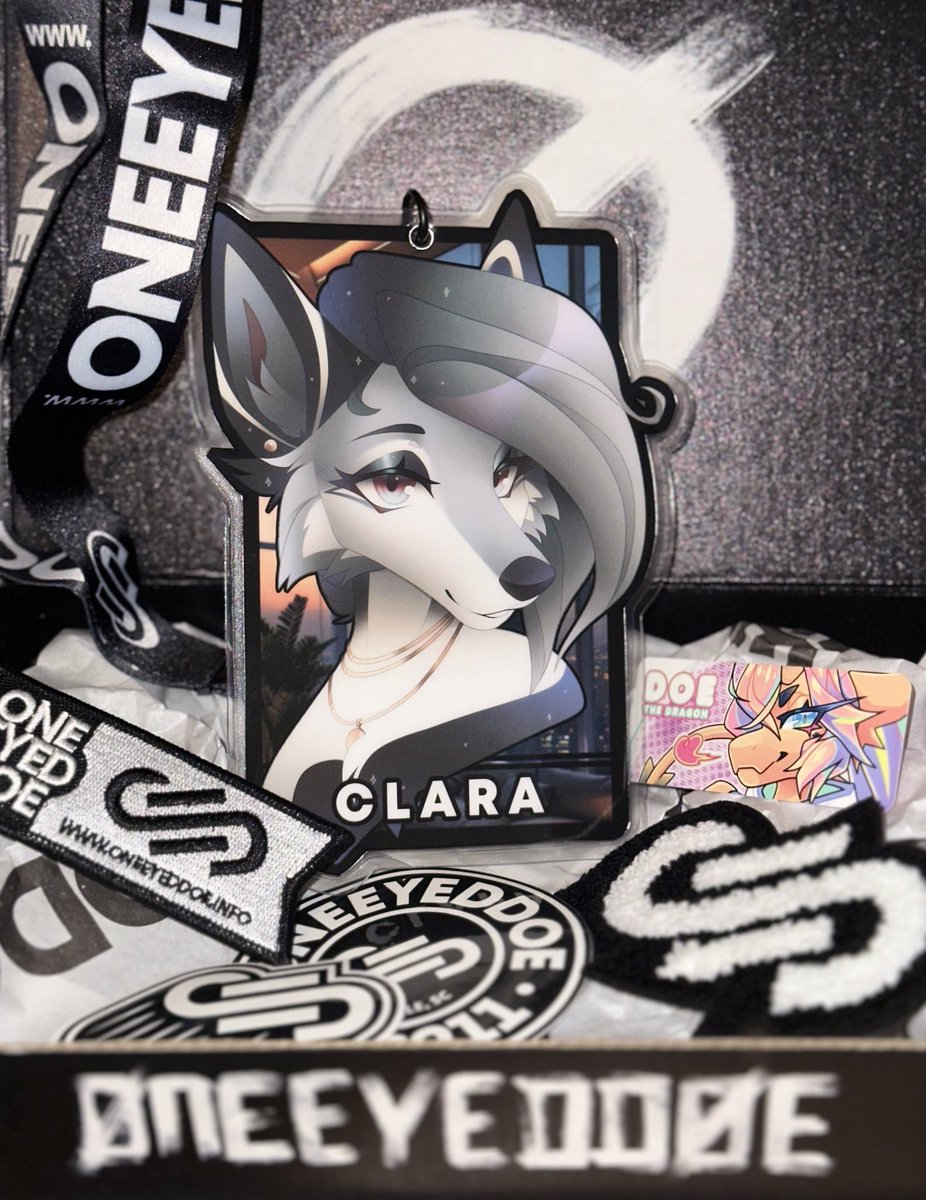 My badge from <a href="/DoeTheDragon/">PowdersWorkshop</a> has arrived! 
The quality is phenomenal and I definitely recommend them if you’re looking to commission one! 
Thanks again Doe! This has absolutely made my day 🤍🖤🤍🖤