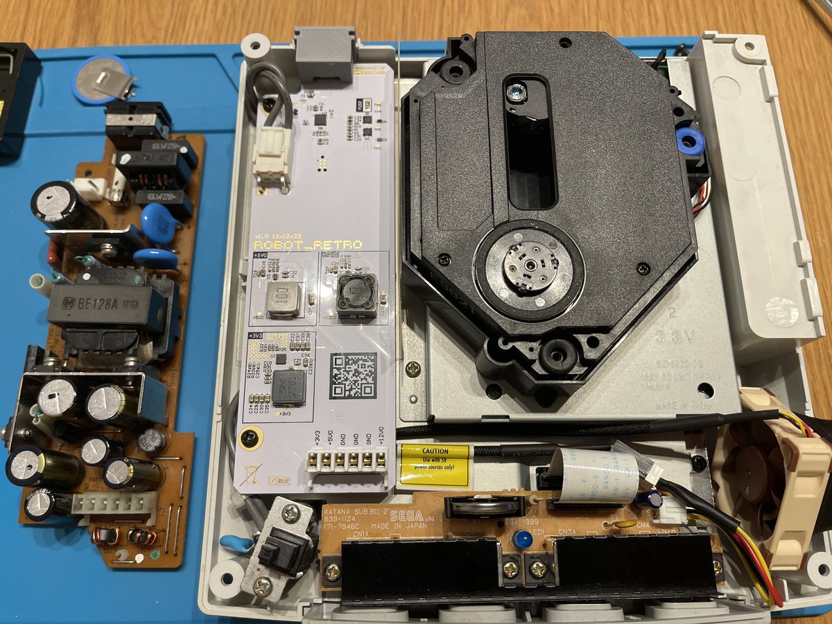 evilryu_sp's tweet photo. A couple of months ago I decided to start collecting Dreamcast games and also bought a few mods to modernise it (fan, battery holder, fuse, blue led and usb-c psu, greased gears). Today I finished applying all of them and I am very happy with the results! Happy #Dreamcast25 https://t.co/aPzUP8Ivv4