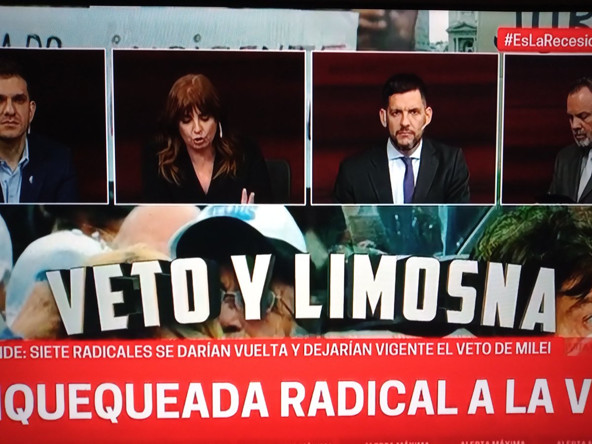 lolariemucho's tweet photo. #EsLaRecesion
Los radicales apoyan el voto con las jubilaciones.

#Inmundos #desgraciados https://t.co/167C3vweN8