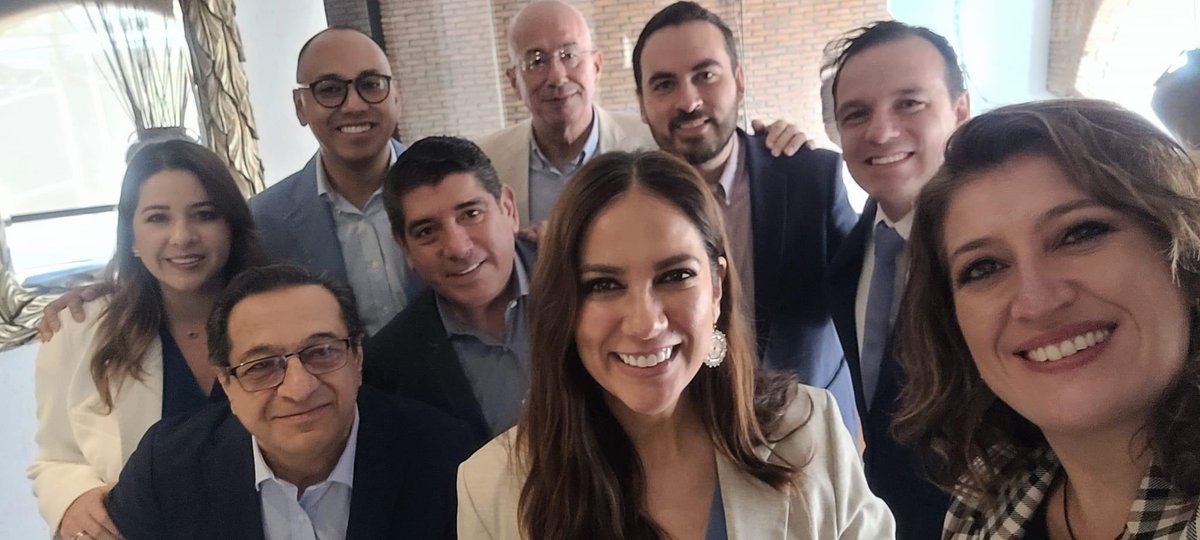 Empezamos la semana, trabajando en equipo por GTO y sus familias.

Gracias a nuestra Gobernadora electa <a href="/libiadennise/">Libia Dennise</a> por el espacio de diálogo, para trabajar juntas por nuestro Estado. 

¡El mayor de los éxitos en este nuevo comienzo! 

Juntos avanzamos #DelDiscursoAlaAcción